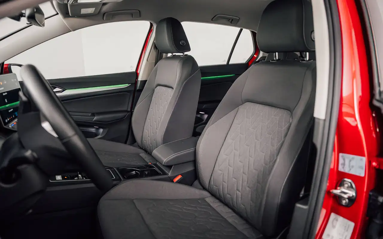 Volkswagen Golf - 8