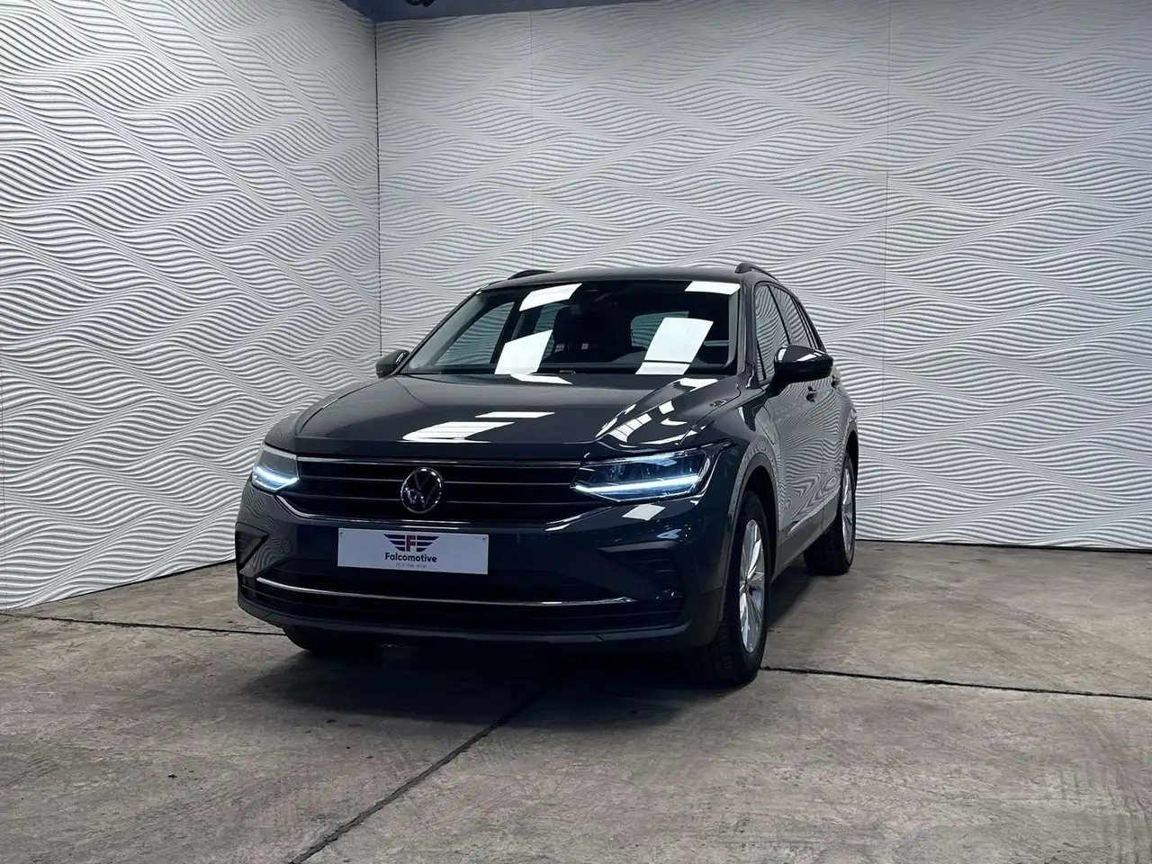 Volkswagen Tiguan - 4