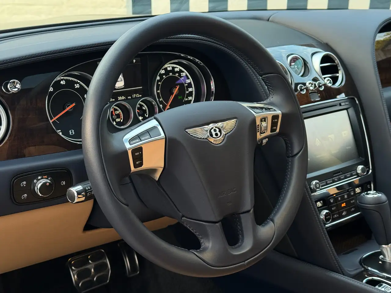 Bentley Flying Spur - 12
