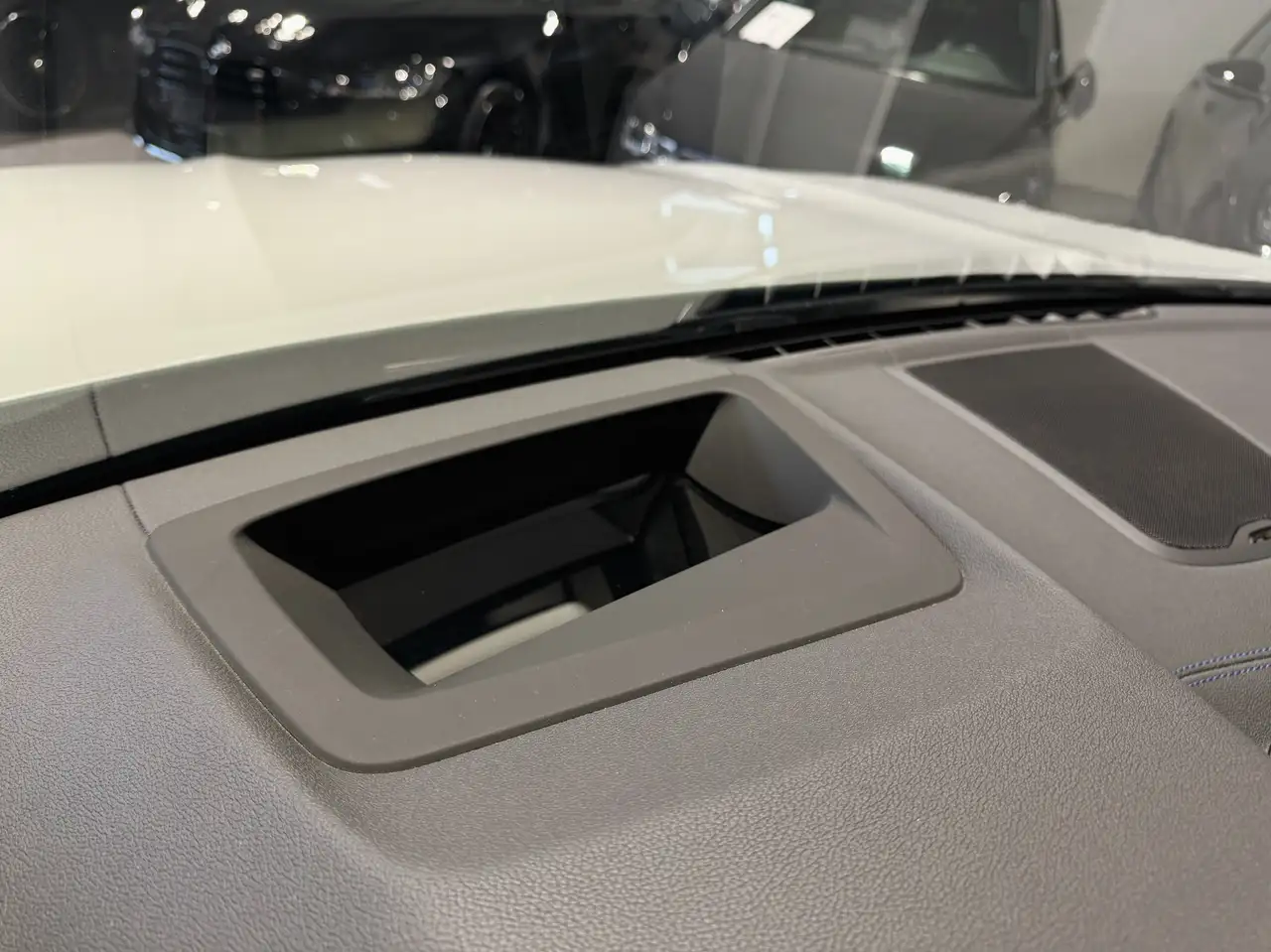BMW iX3 - 11