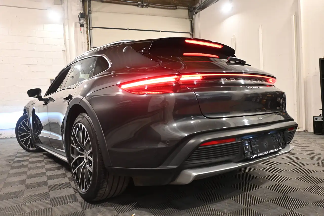 Porsche Taycan - 9