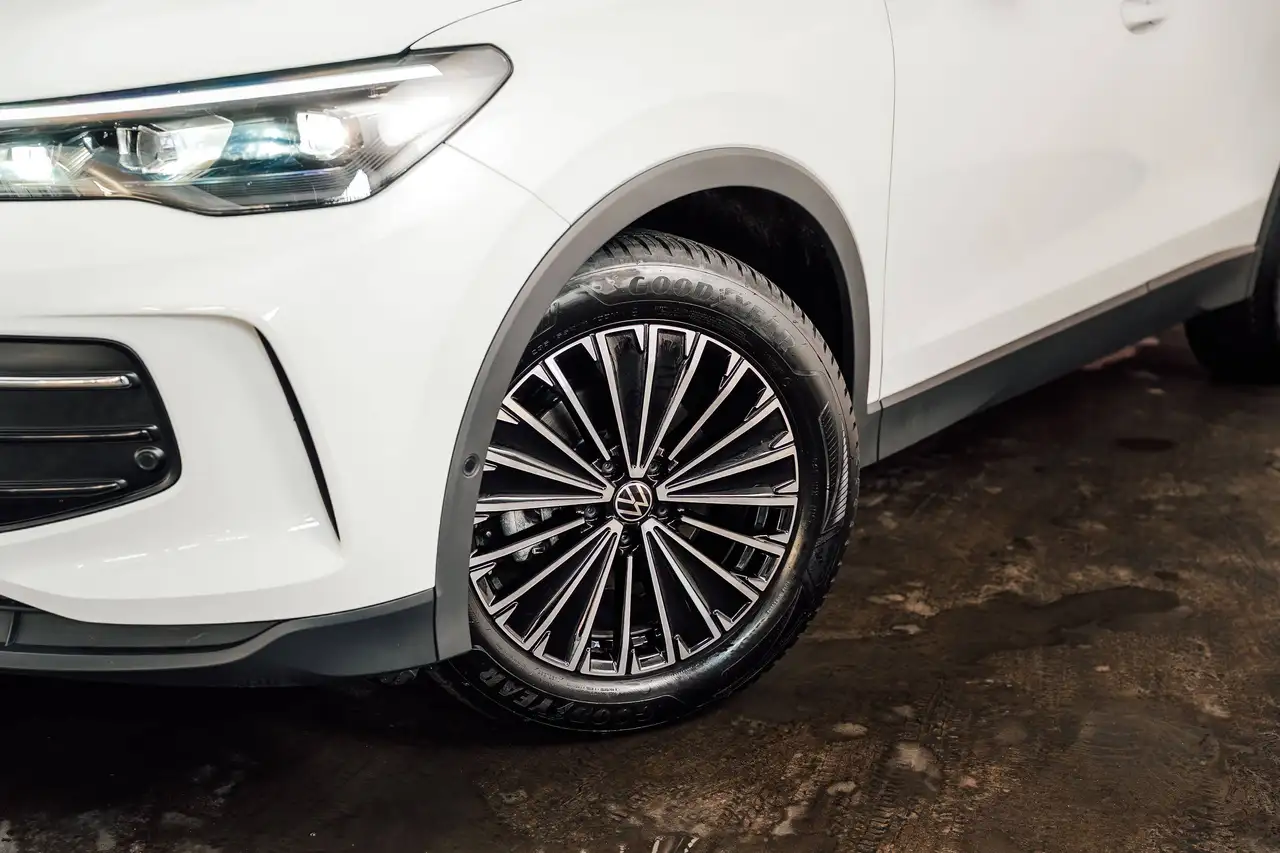 Volkswagen Tiguan - 7
