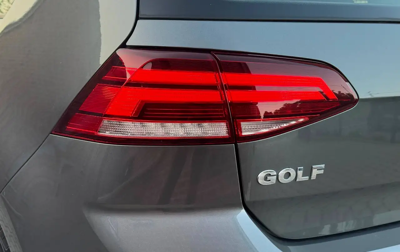 Volkswagen Golf - 9