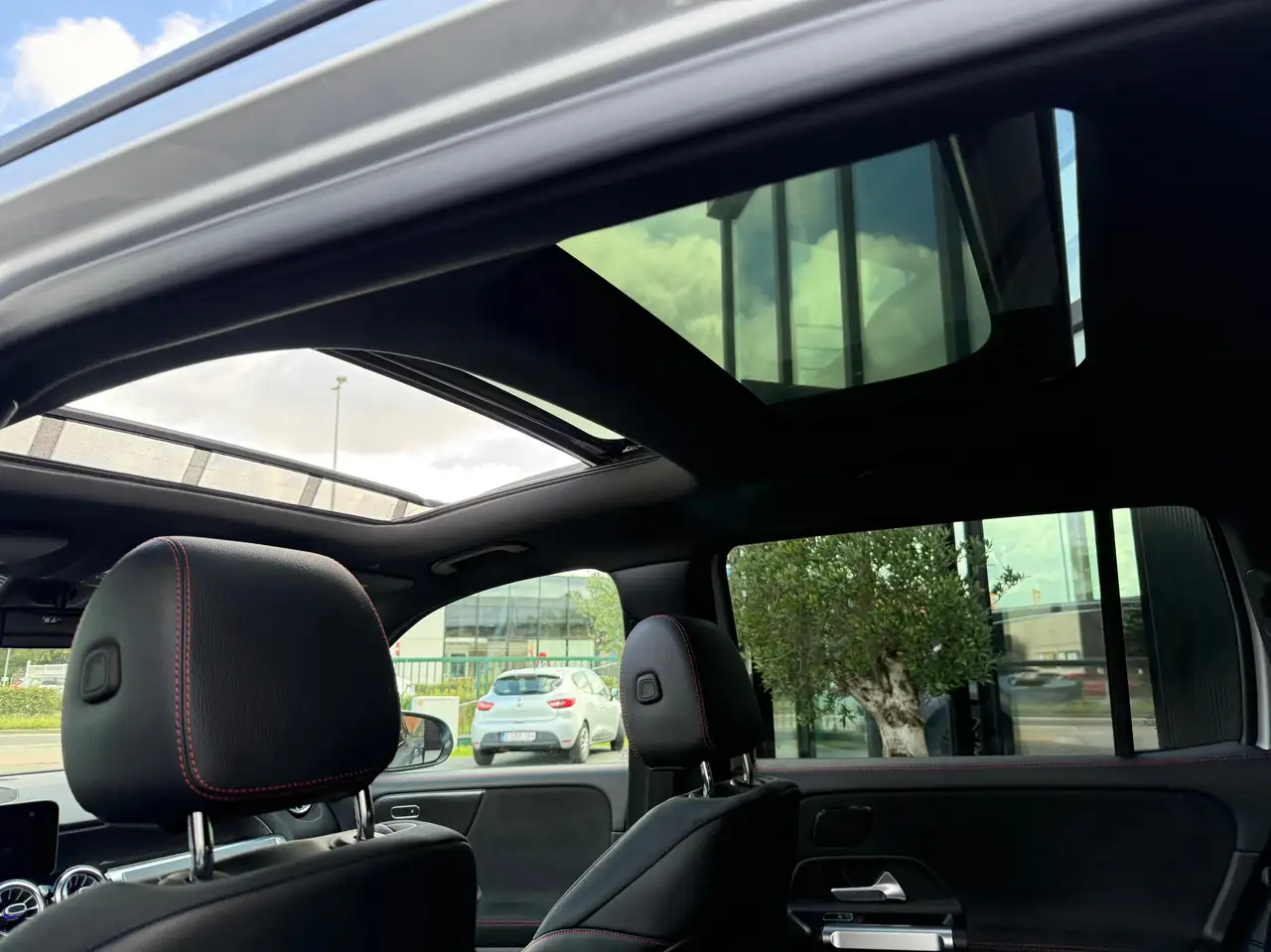 Mercedes-Benz GLB 200 - 12