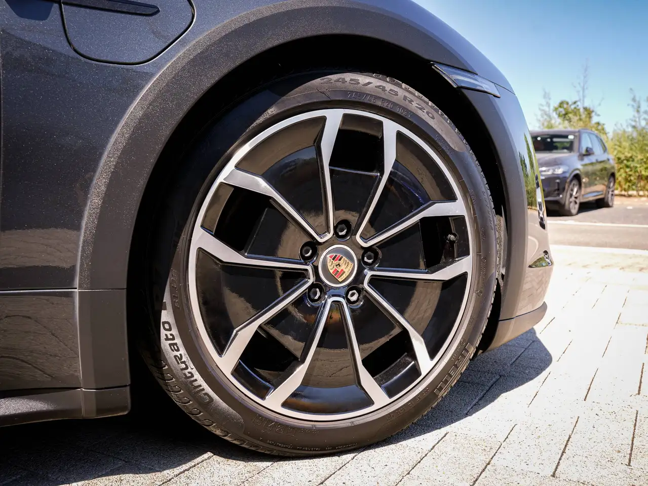 Porsche Taycan - 11