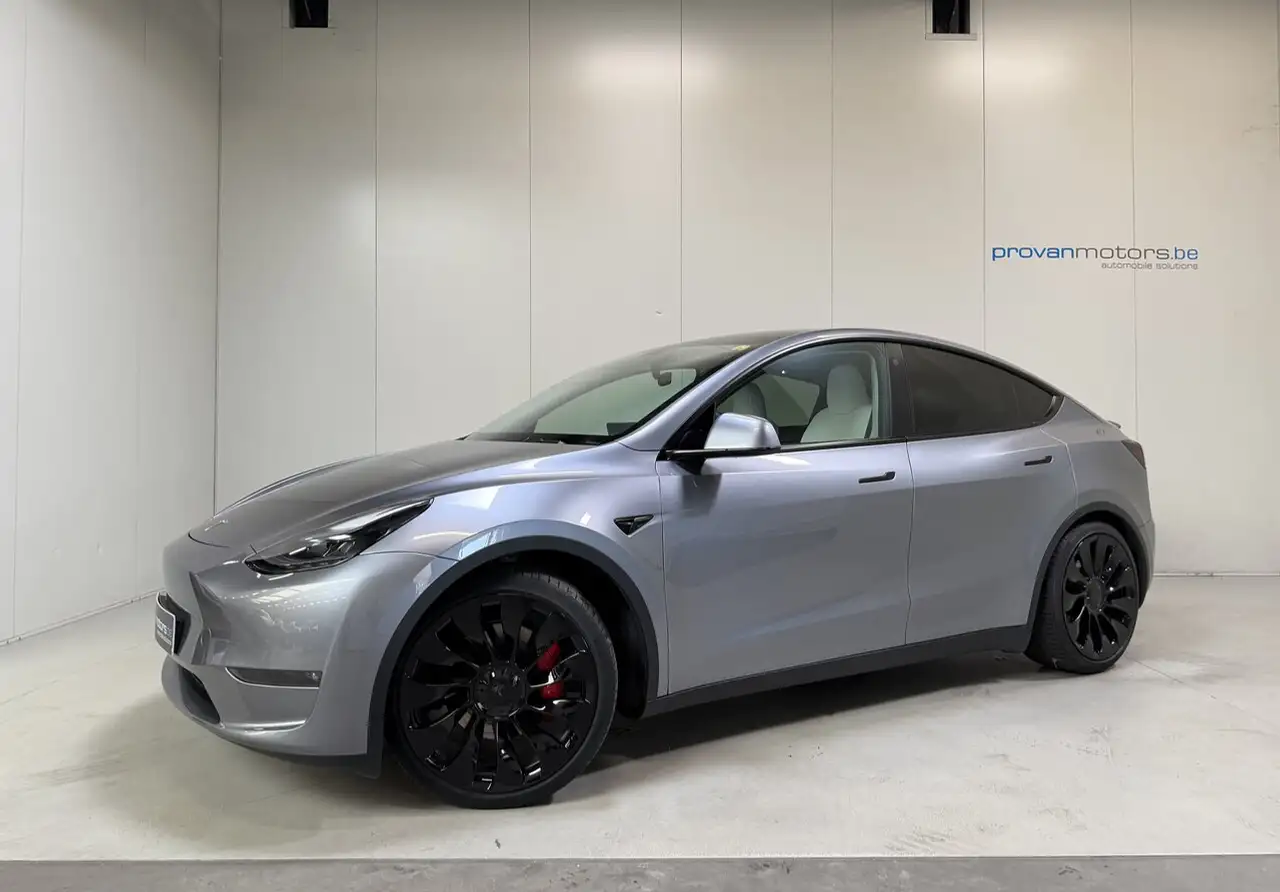 Tesla Model Y - 4
