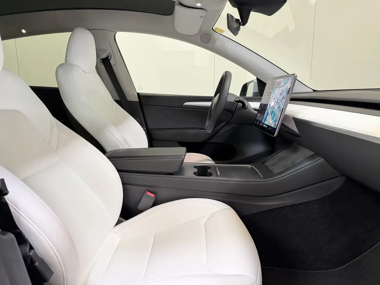 Tesla Model Y - 2