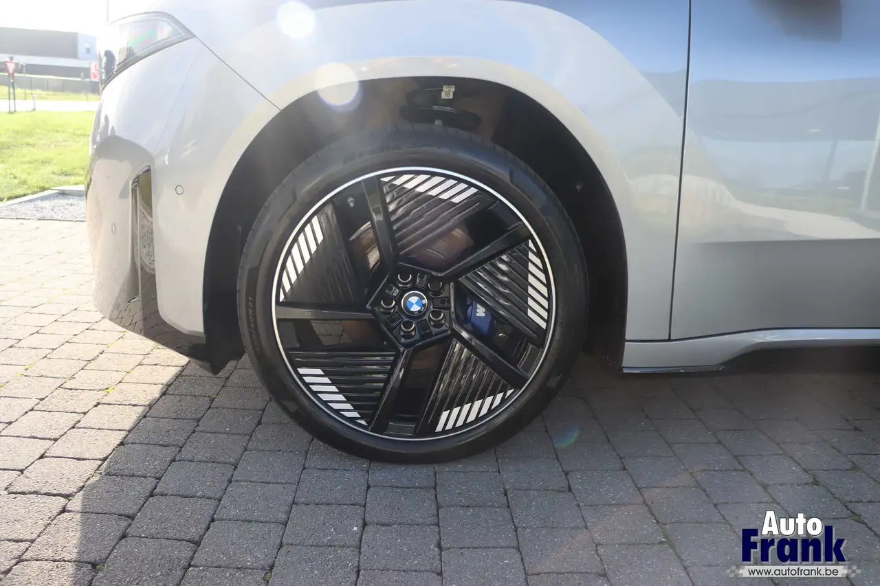 BMW iX3 - 4