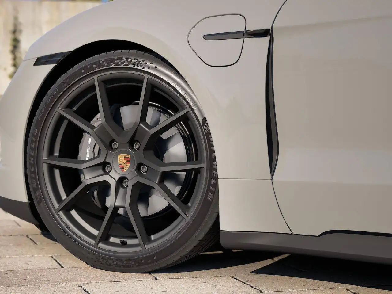 Porsche Taycan - 2