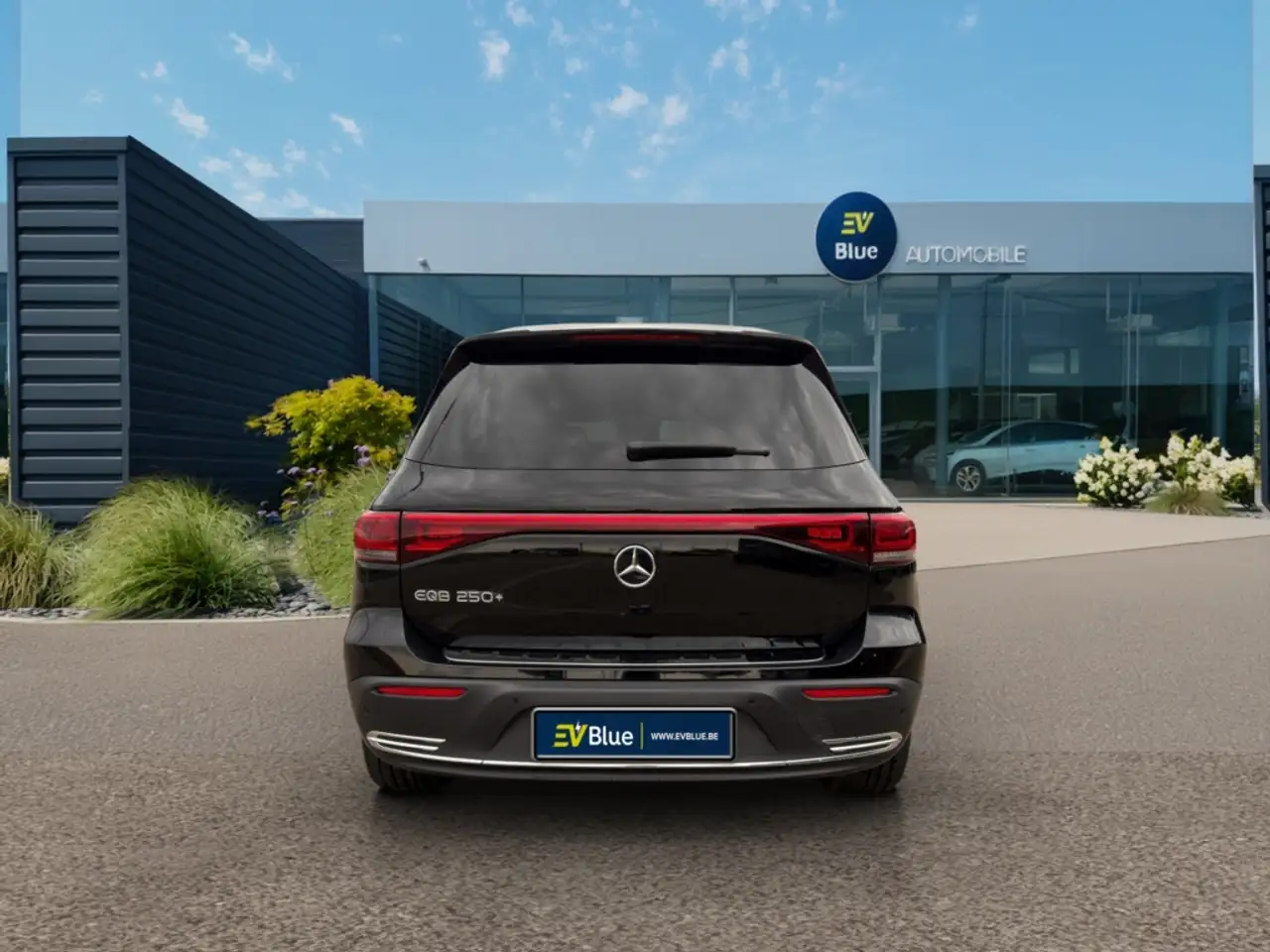 Mercedes-Benz EQB 250 - 5