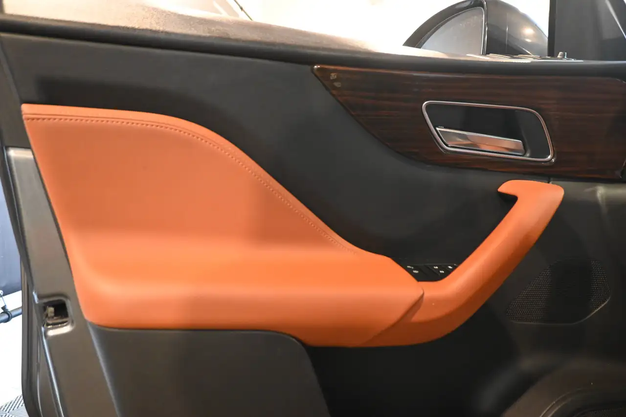 Jaguar F-Pace - 11