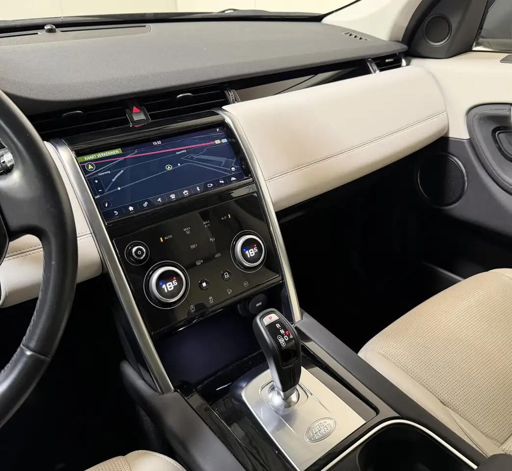 Land Rover Discovery Sport - 12