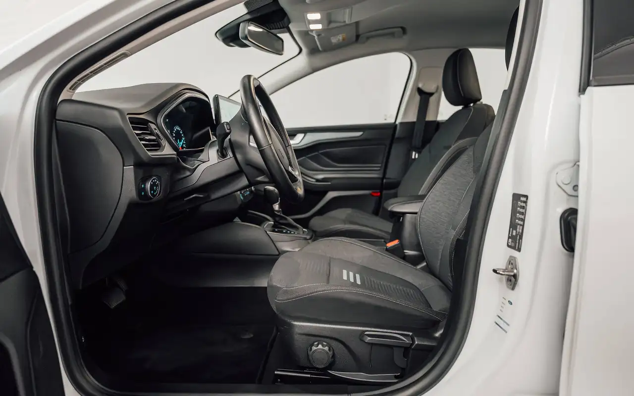 Ford Focus - 12