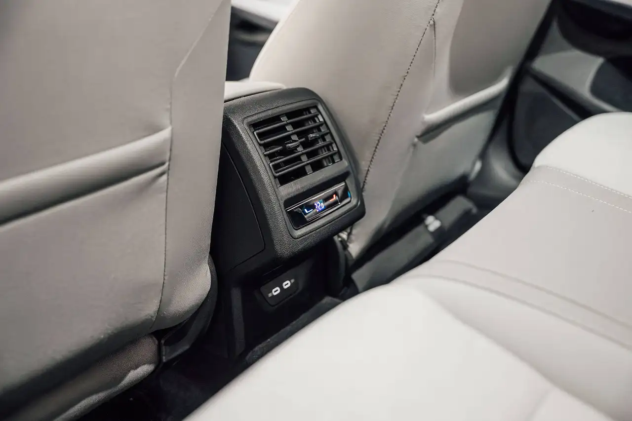 Volkswagen Golf - 10