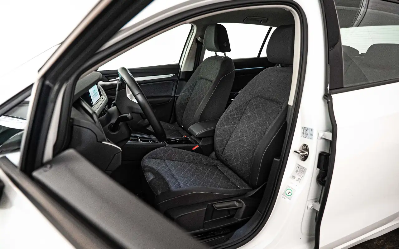 Volkswagen Golf - 8