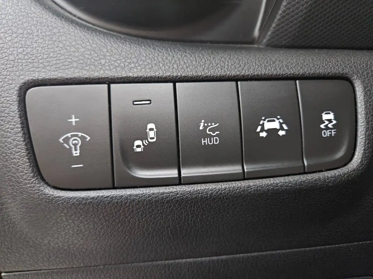 Hyundai KONA - 14