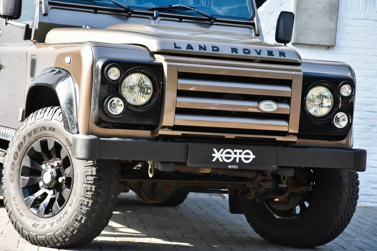 Land Rover Defender - 10