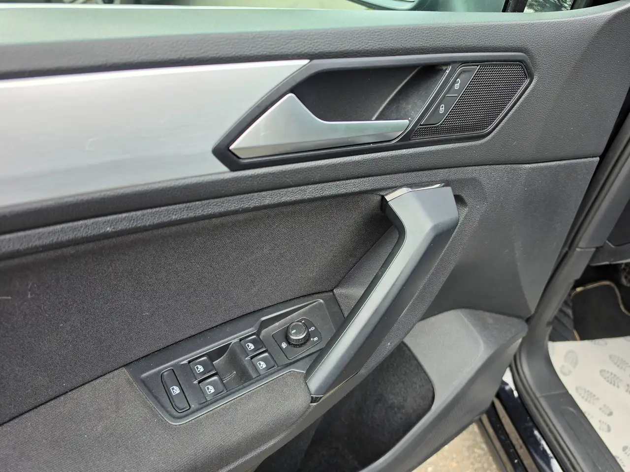Volkswagen Tiguan - 8