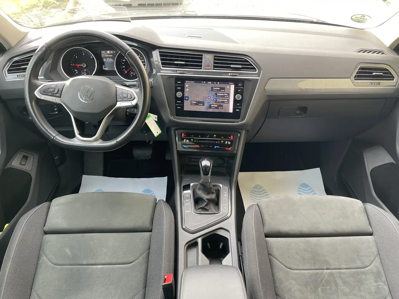 Volkswagen Tiguan - 12