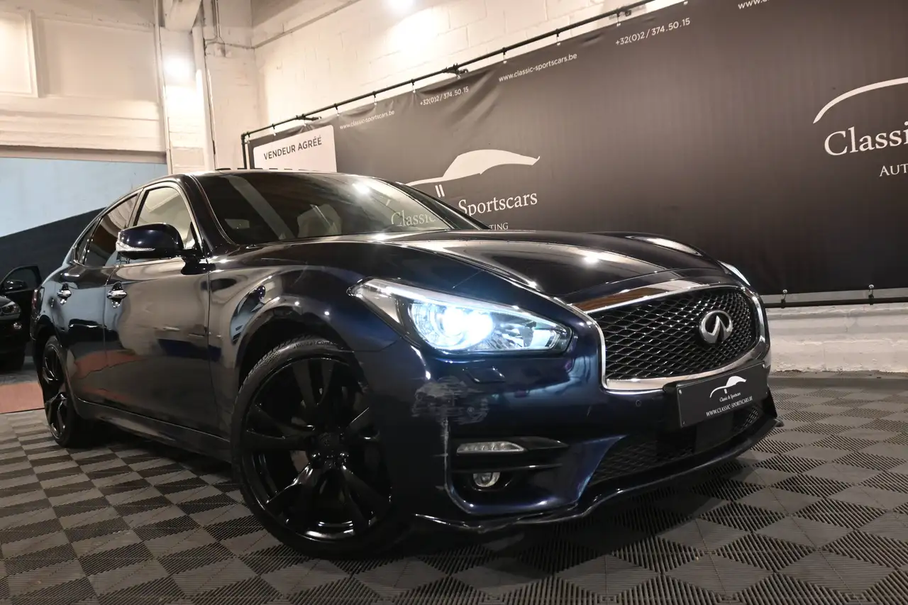 Infiniti Q70 - 2