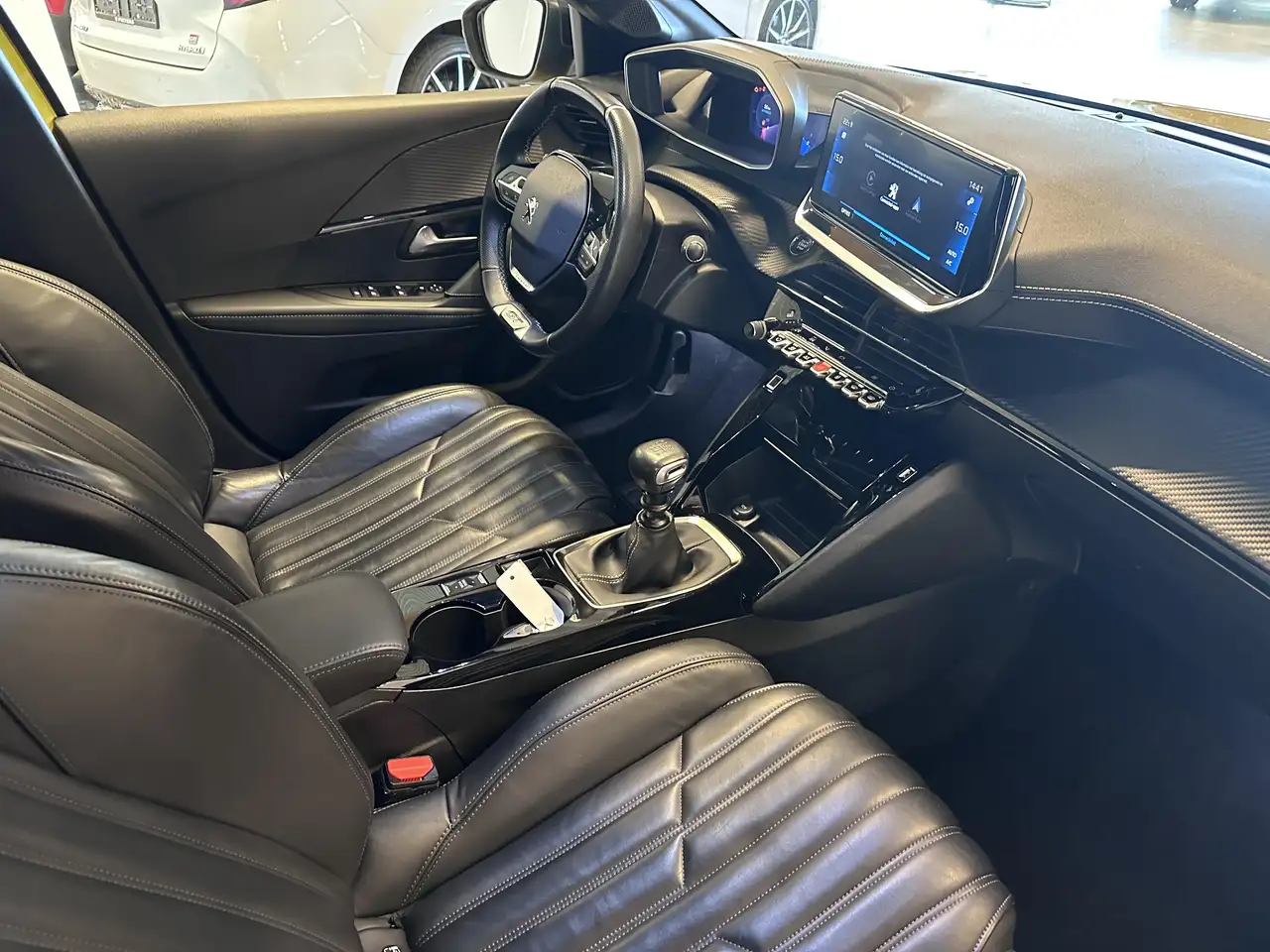 Peugeot 208 - 2