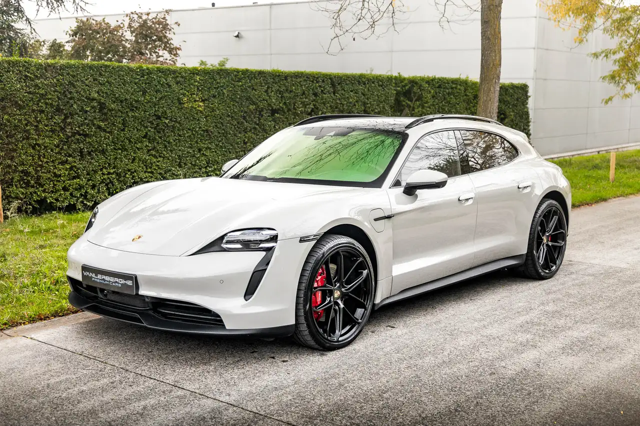 Porsche Taycan - 10