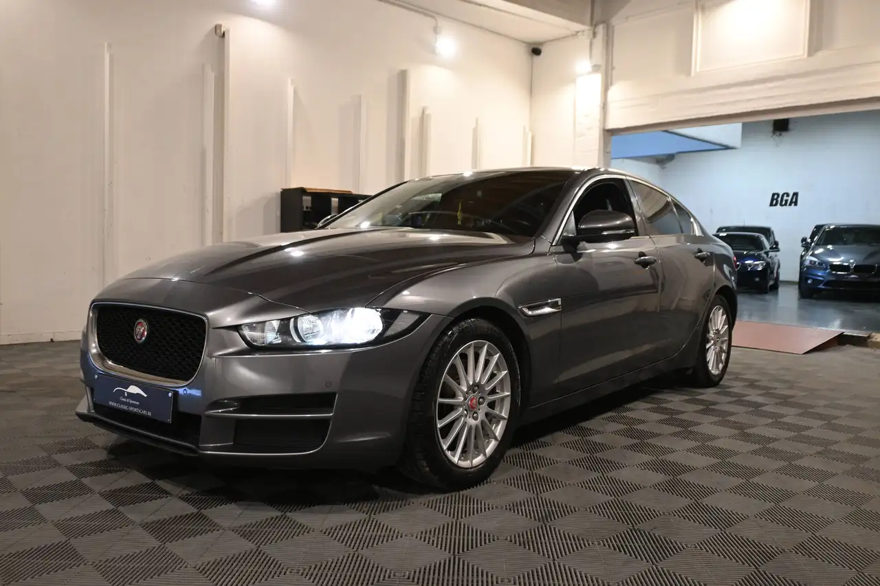 Jaguar XE - 3
