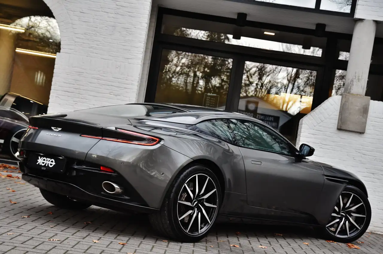 Aston Martin DB11 - 8