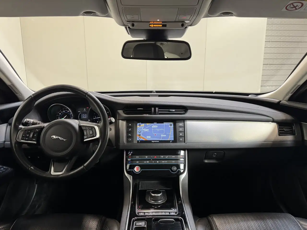 Jaguar XF - 11