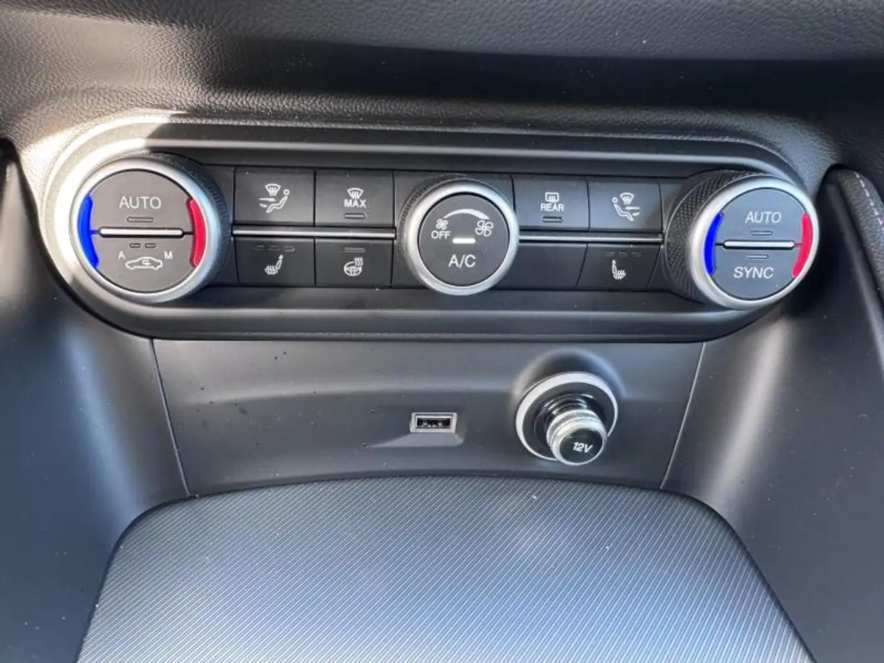 Alfa Romeo Stelvio - 12