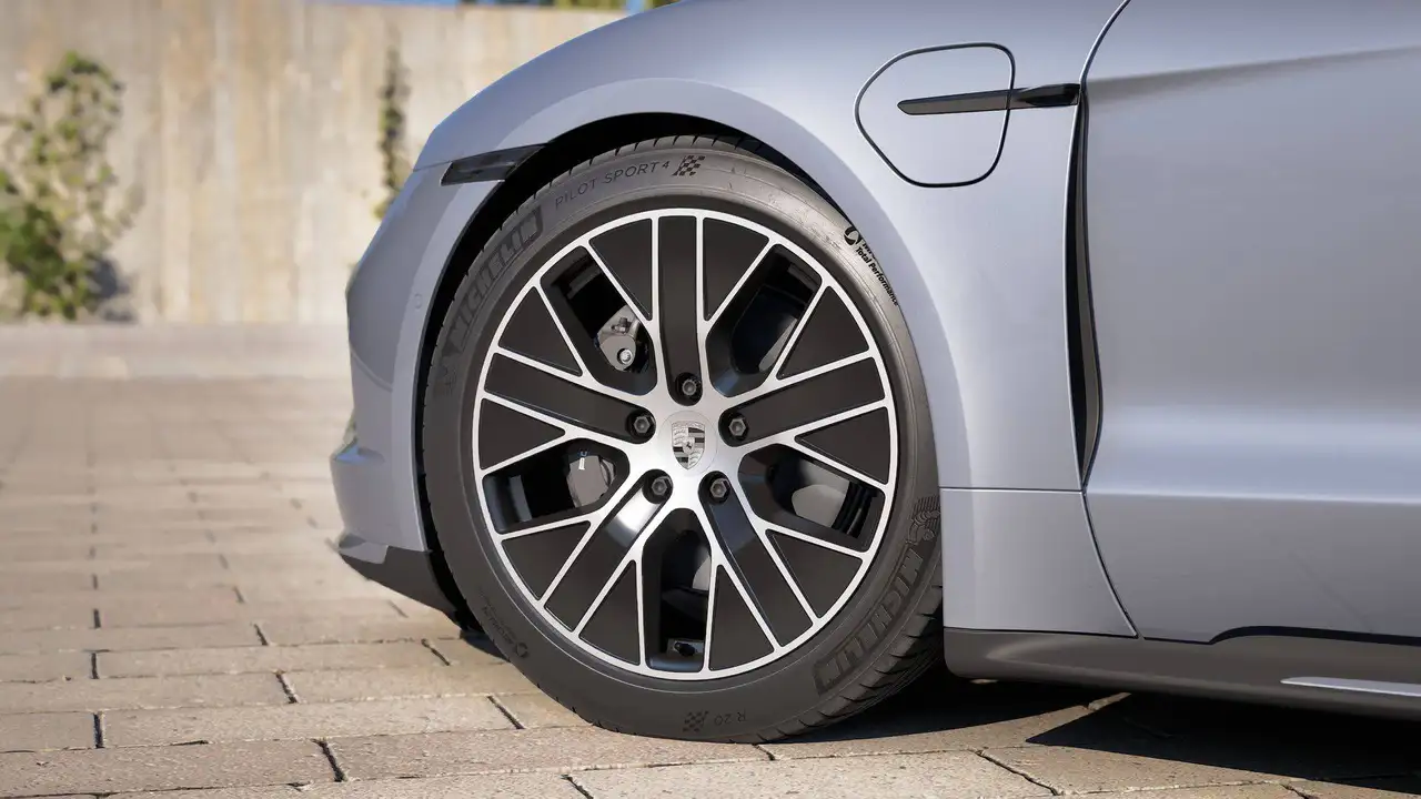 Porsche Taycan - 5