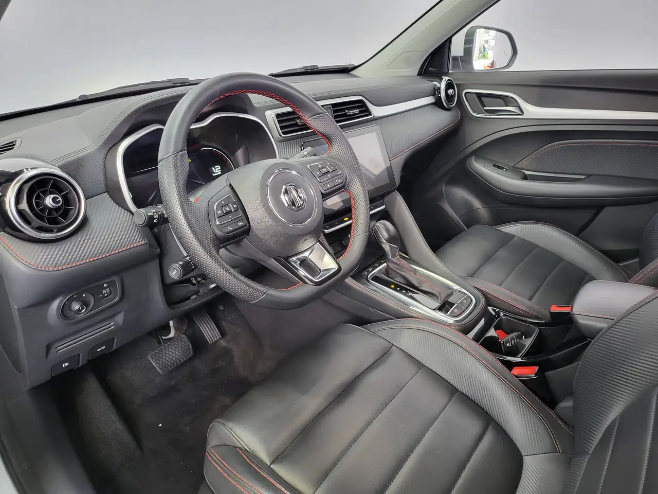 MG ZS - 11