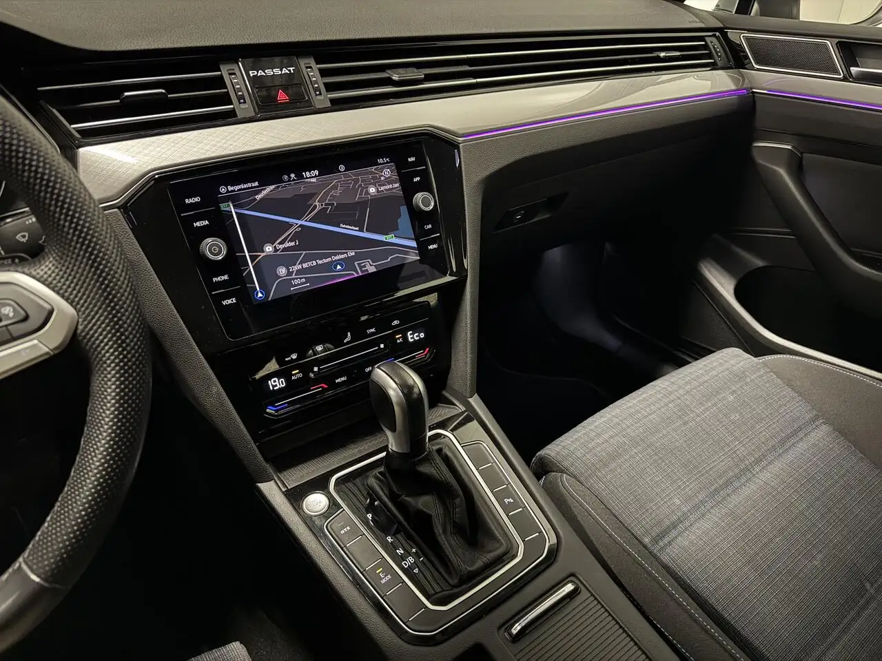 Volkswagen Passat - 12