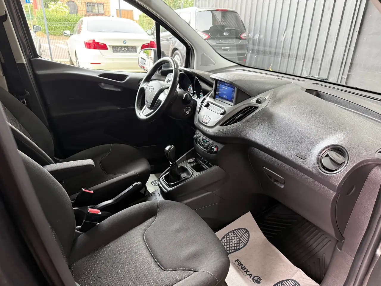 Ford Transit Courier - 12