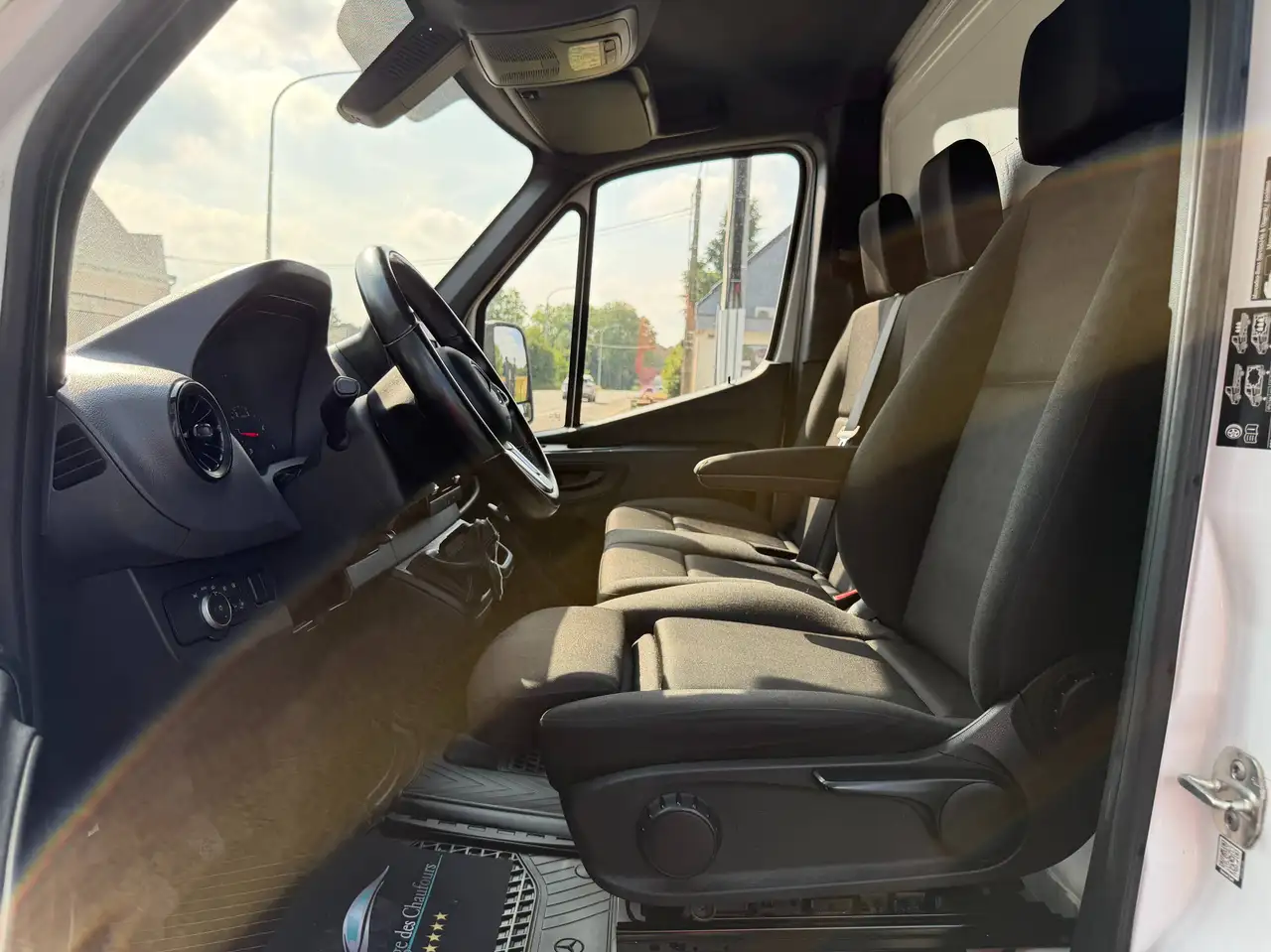 Mercedes-Benz Sprinter - 11