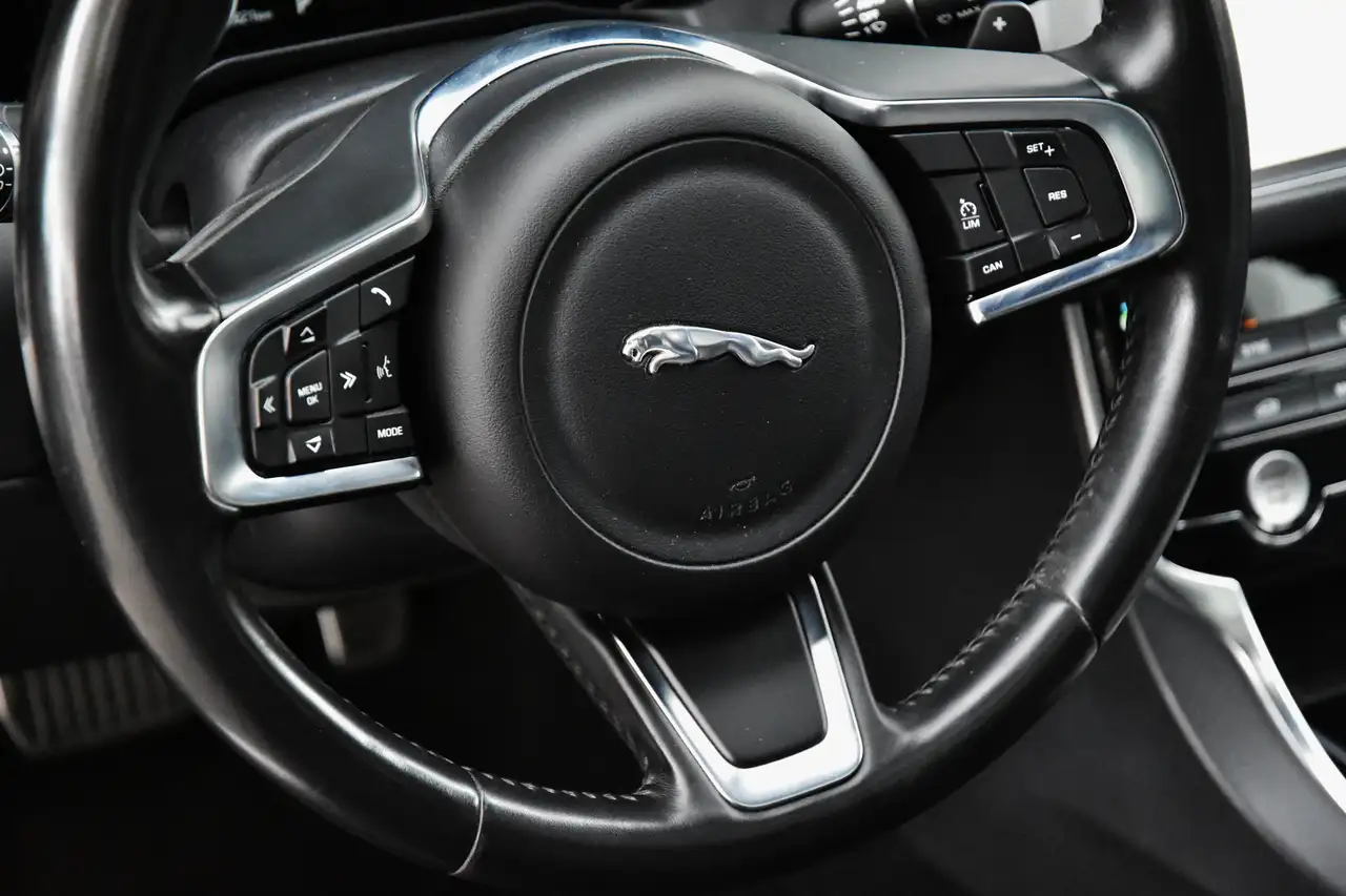 Jaguar XF - 11