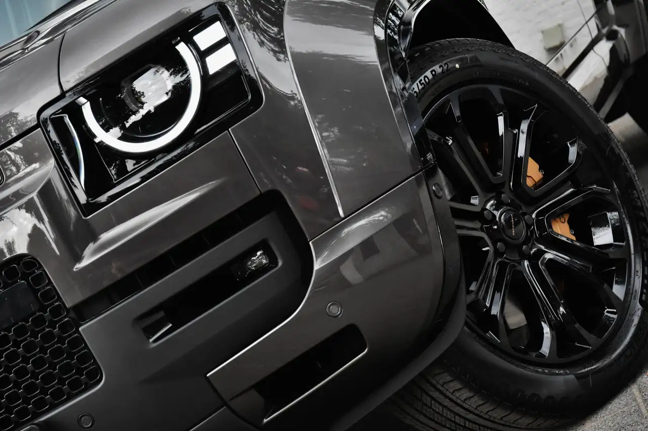 Land Rover Defender - 7