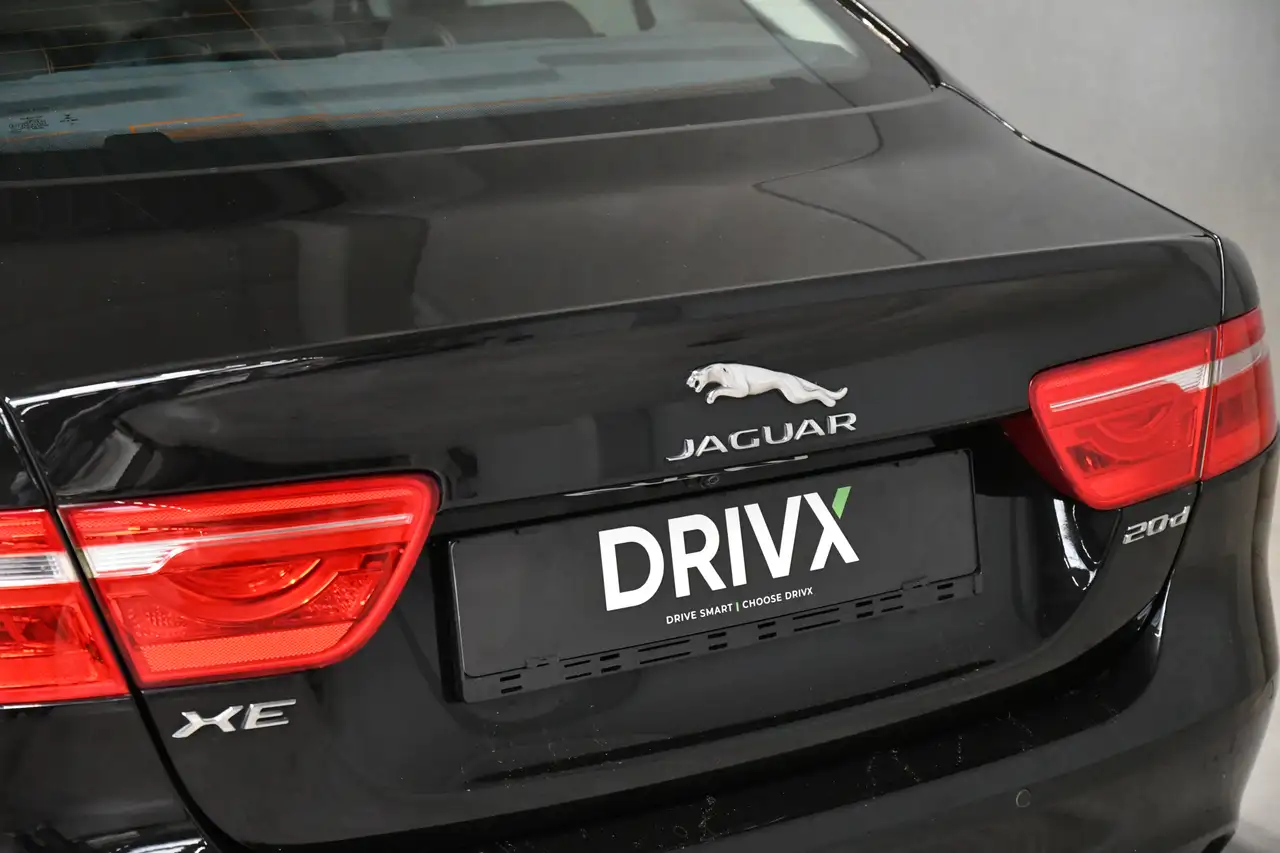Jaguar XE - 12