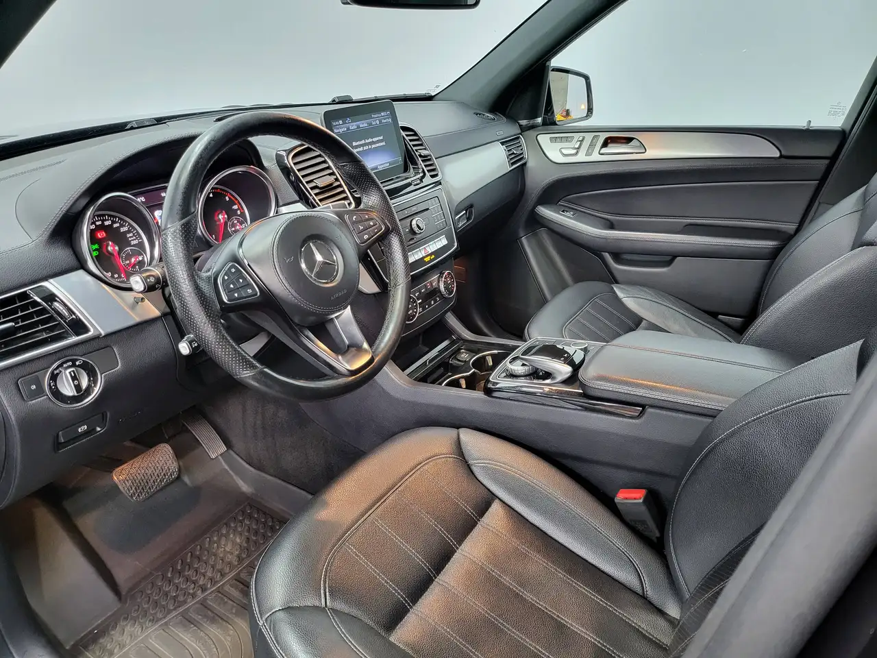 Mercedes-Benz GLS 350 - 11