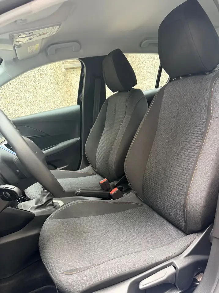 Peugeot 208 - 12