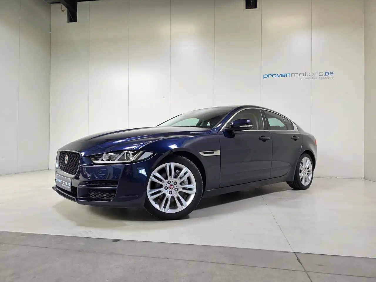 Jaguar XE - 4