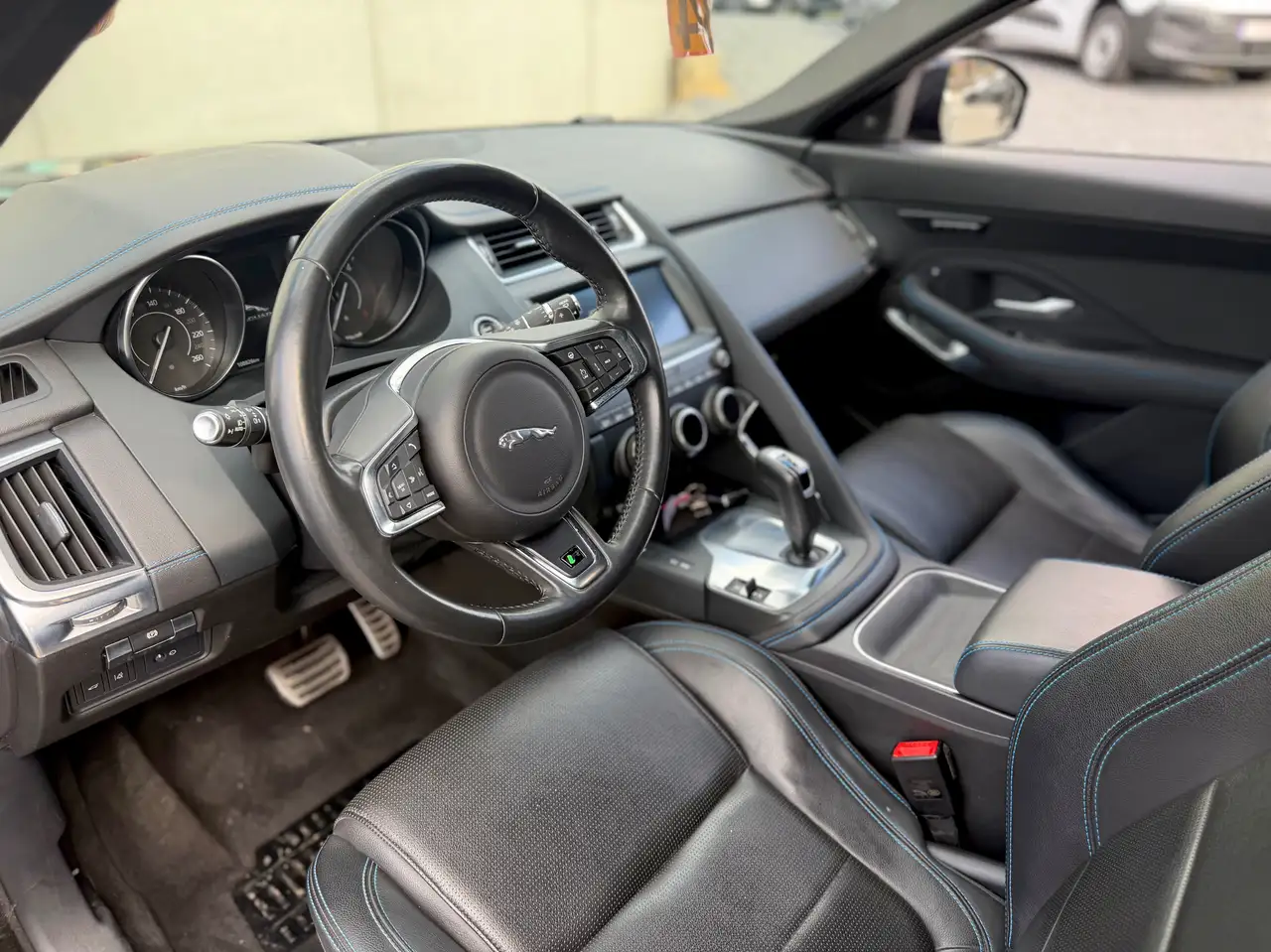 Jaguar E-Pace - 11