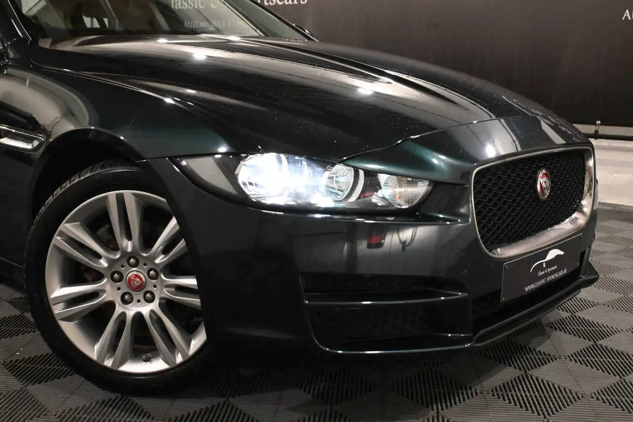 Jaguar XE - 4