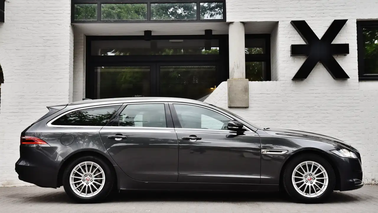 Jaguar XF - 3