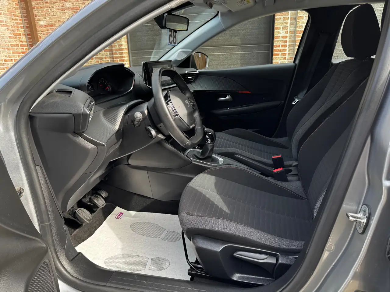 Peugeot 208 - 5