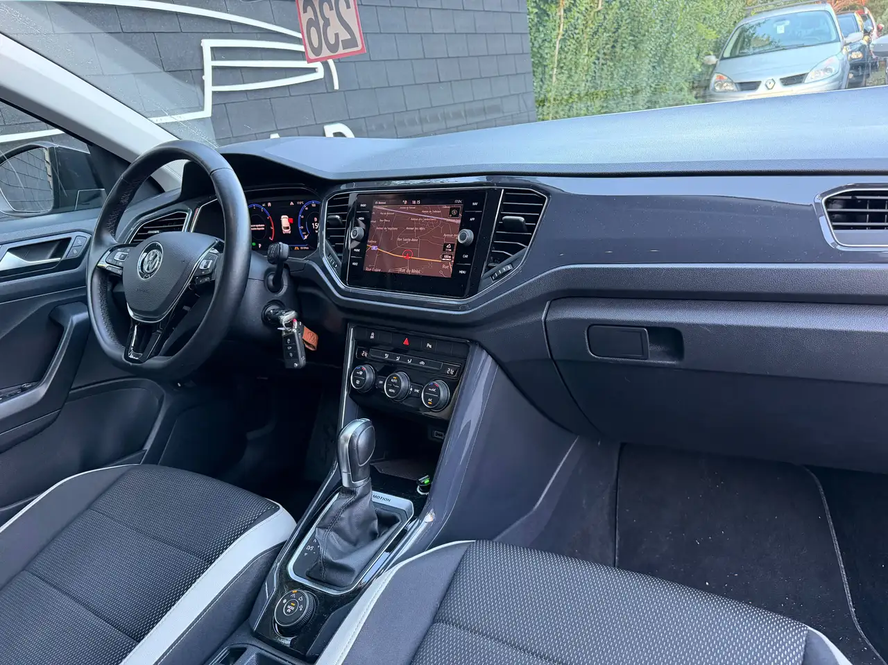 Volkswagen T-Roc - 10