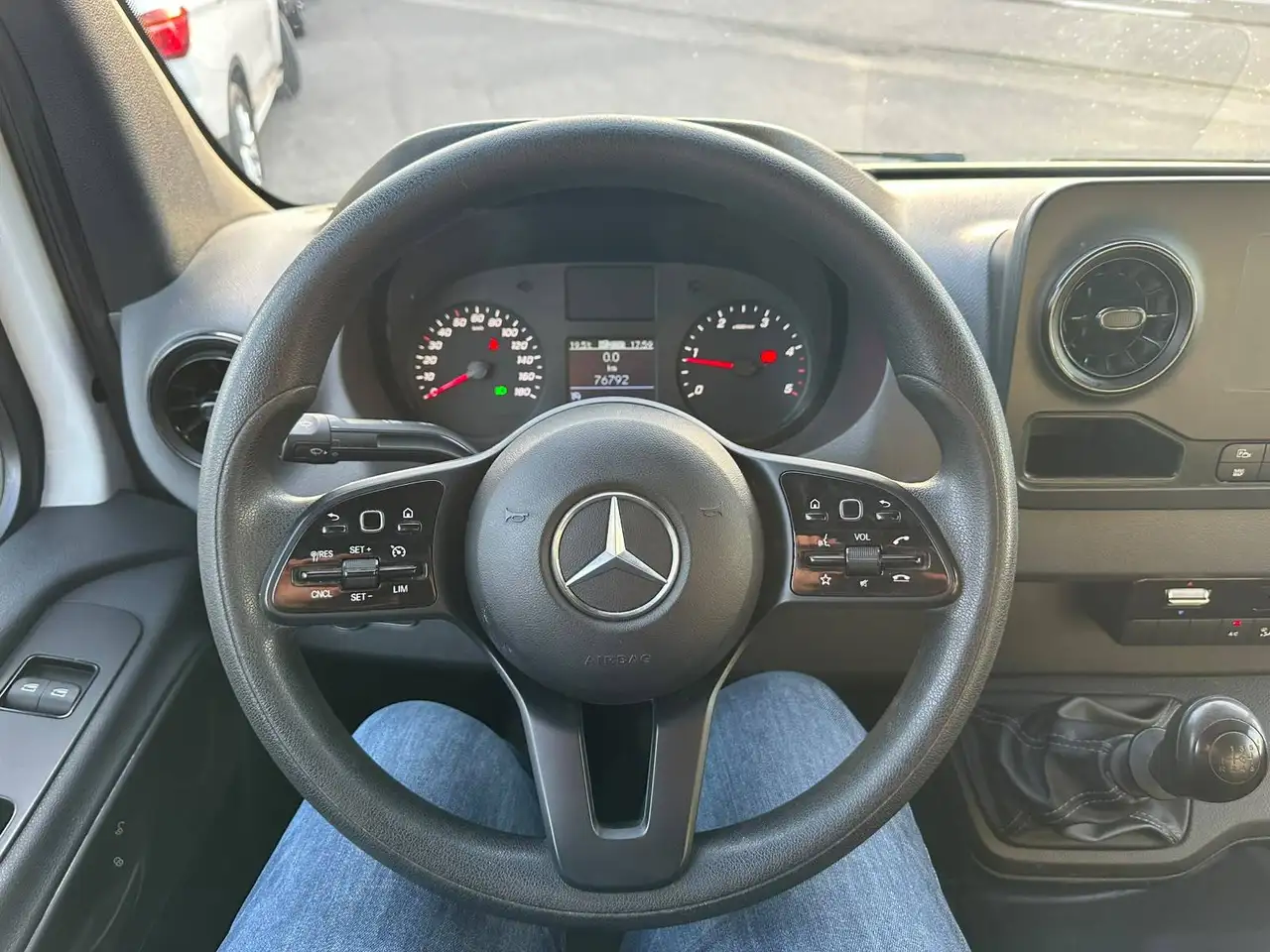 Mercedes-Benz Sprinter - 11