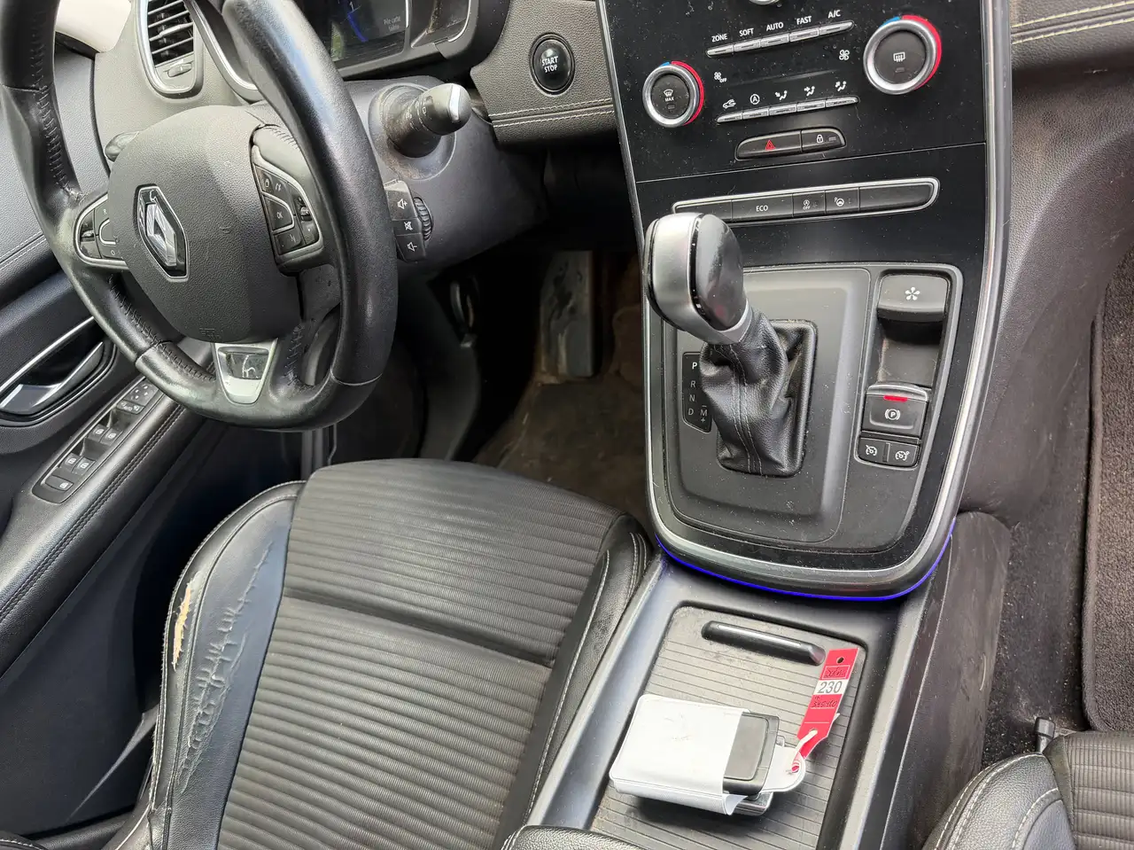 Renault Grand Scenic - 11