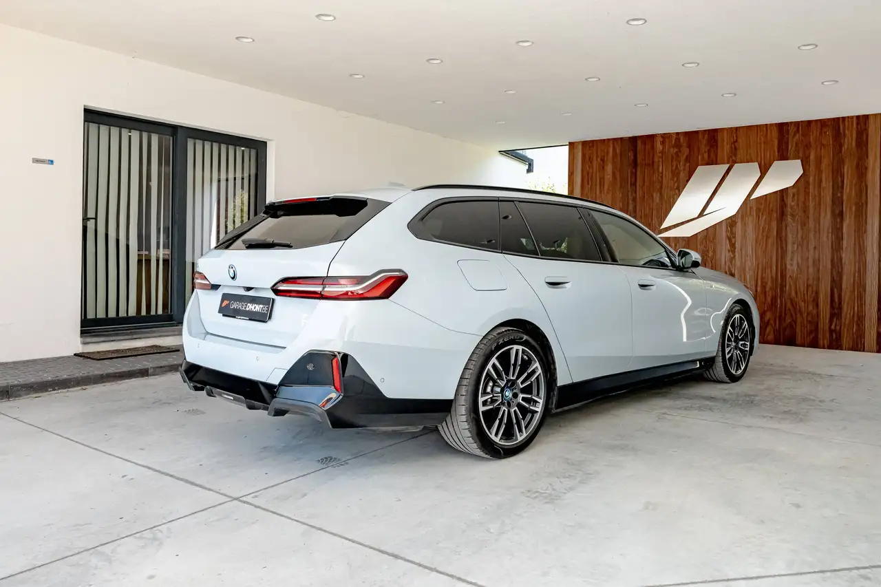 BMW i5 - 6