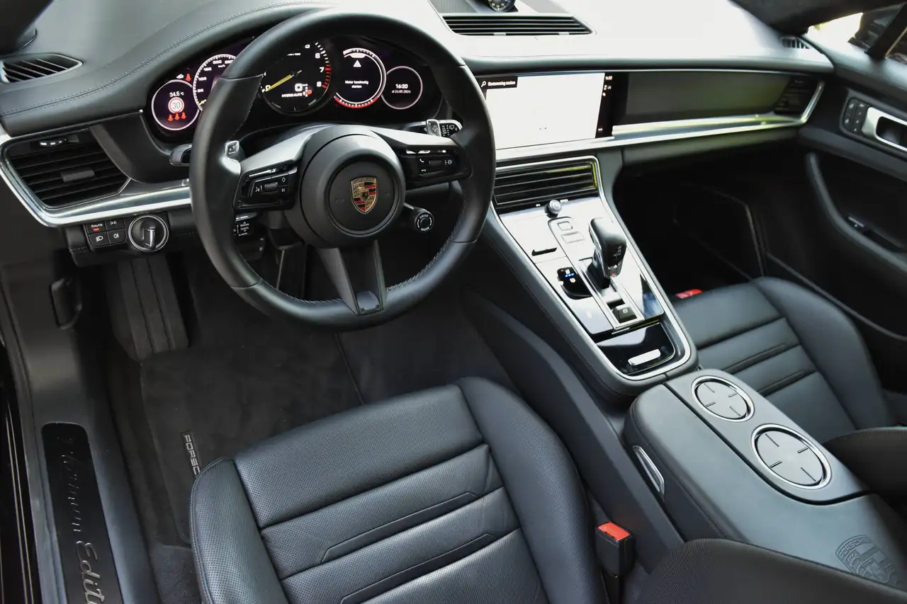 Porsche Panamera - 4